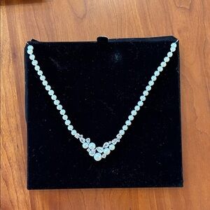 NWOT. Elegant Faux Pearl and Rhinestone Necklace